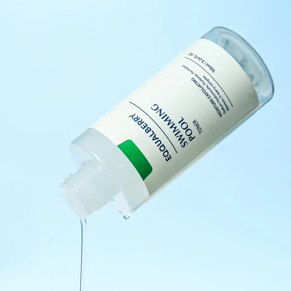 Tónico facial Eoula Berry Swimming Pool con fórmula hidratante en envase transparente