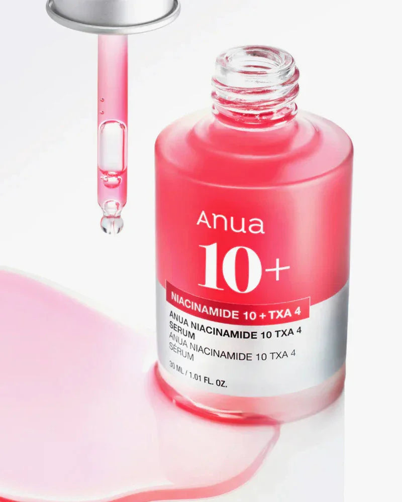 Sérum Anua Niacinamide 10+ TXA 4 en botella rosa con gotero y textura líquida rosada