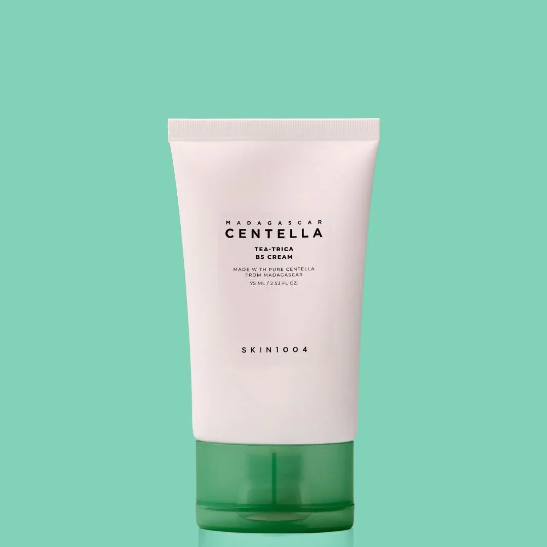 Crema Skin1004 Madagascar Centella Tea-Trica B5 para cuidado de piel, 75 ml, fondo verde