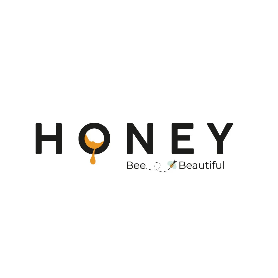 Logotipo minimalista con texto HONEY, letra O con miel goteando y abejita entre palabras Bee y Beautiful